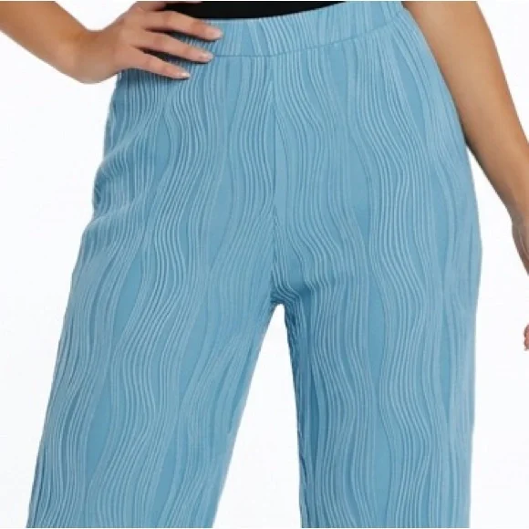 🛍️ PRETTYLITTLETHING Plus Blue Wave Plisse wide leg Palazzo pants NWT SIZE 18 - Picture 3 of 4